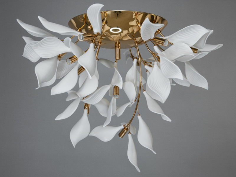 Стельова люстра з фарфоровими елементами, 16 ламп, золотиста