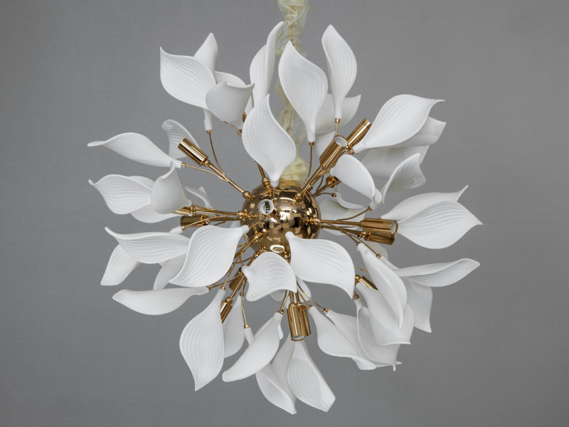 Підвісна люстра з фарфоровими елементами, 18 ламп, основа - золотого кольору