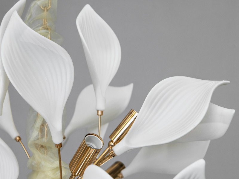 Підвісна люстра з фарфоровими елементами, 18 ламп, основа - золотого кольору