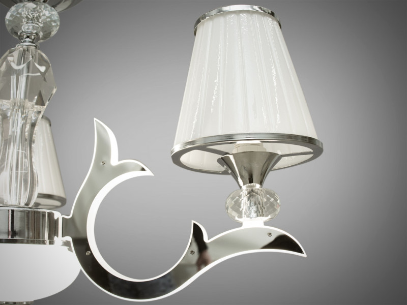 Класична люстра з ріжками, що світяться 15W та скляними білими плафонами, хром