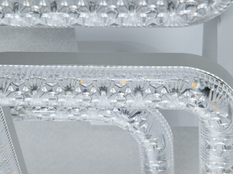 LED люстра біла140W вісім плафонів 4 + 4